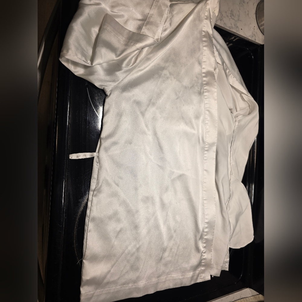 Victoria's Secret White Satin Robe - Picture 8 of 11